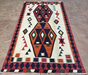 Vintage Ivory Persian Kelim Qashqai 5' X 7'