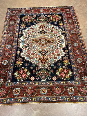 Antique Ivory Persian Bakhtiari  5' X 7'