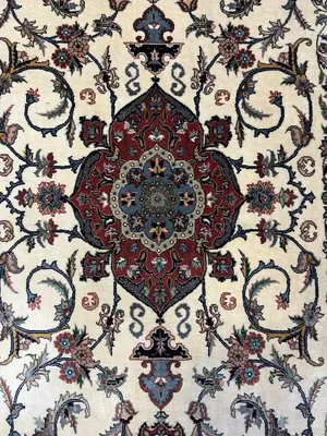 New Ivory Pakistan Kashan 5' X 7'