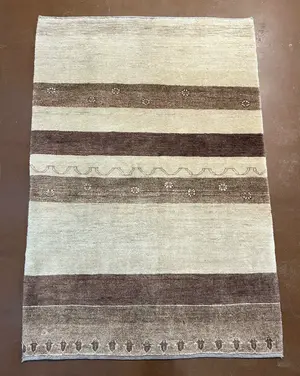 New Ivory Persian Amalehbaft Gabbeh 3' X 5'