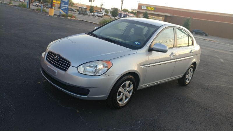 2010 Hyundai Accent, Mileage 105k - 1