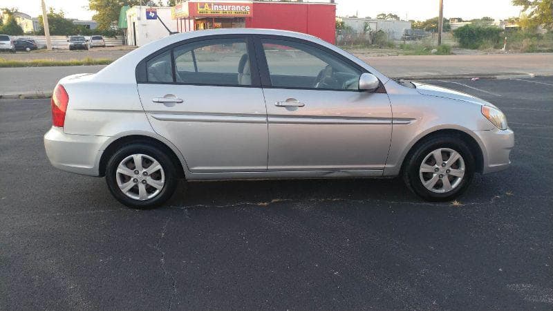 2010 Hyundai Accent, Mileage 105k - 5