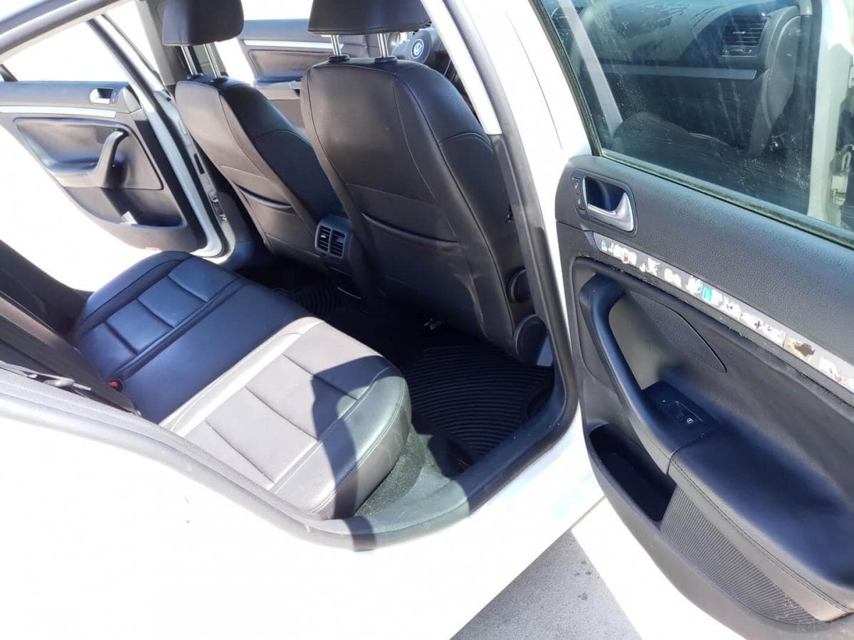 2010 Volkswagen Jetta Mileage 130k - 11