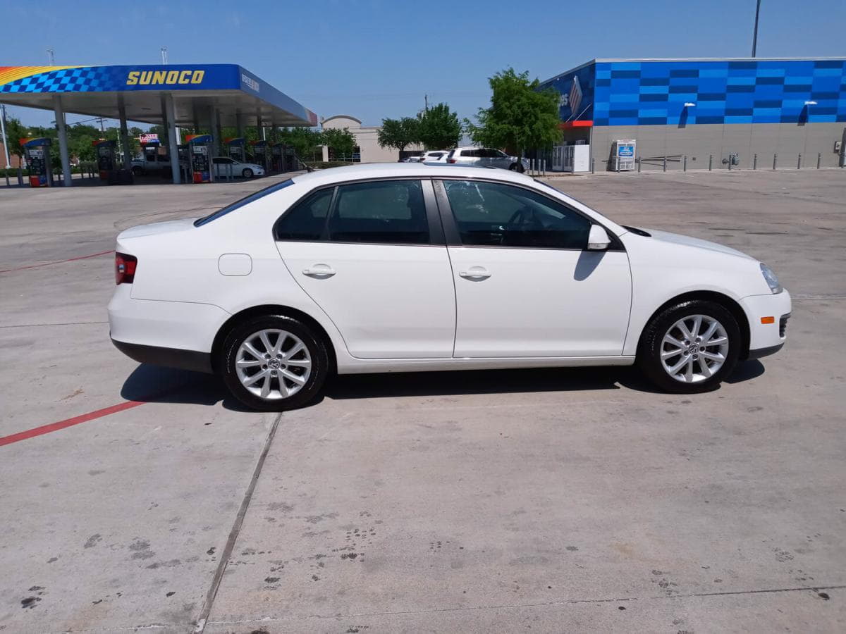 2010 Volkswagen Jetta Mileage 130k - 4
