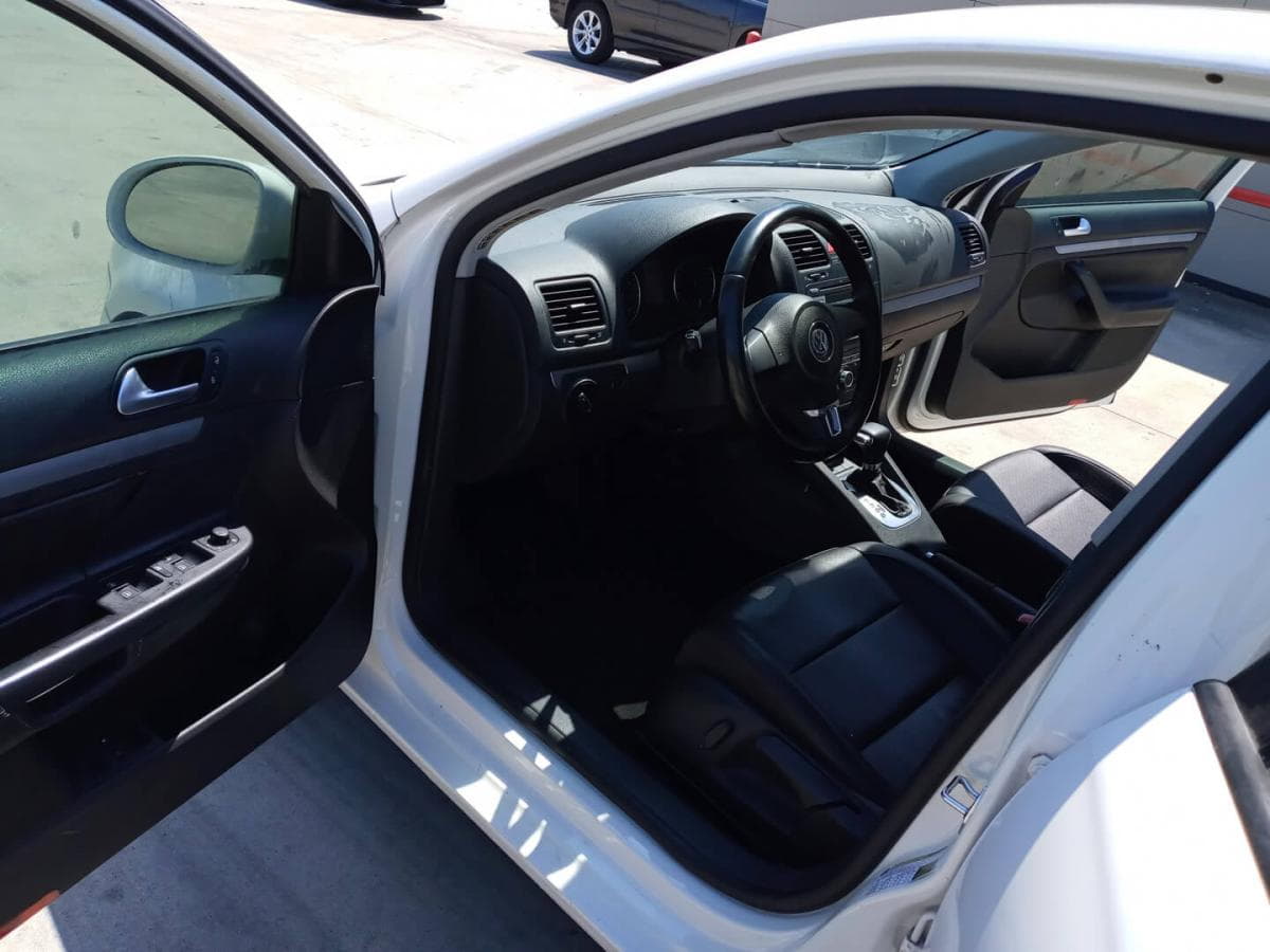 2010 Volkswagen Jetta Mileage 130k - 9