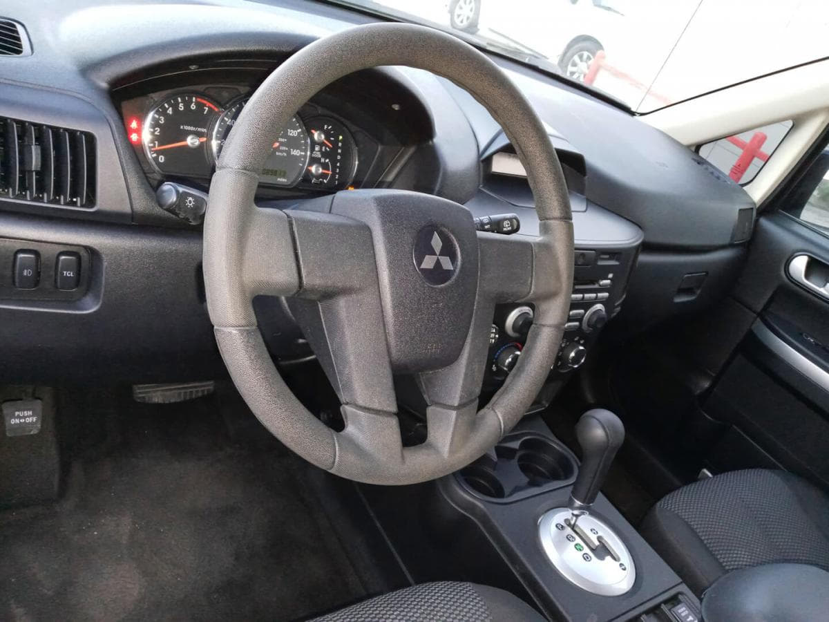 2011 Mitsubishi Endeavor Mileage 89k - 14
