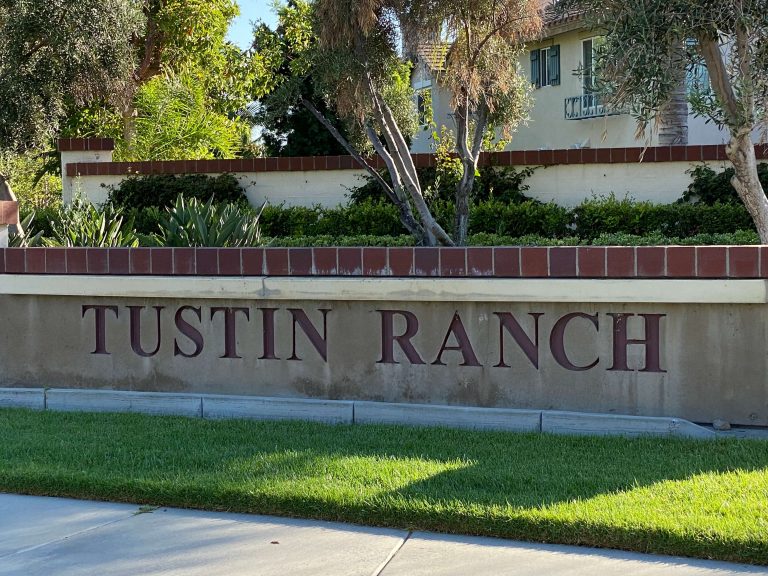 Tustin City Sign
